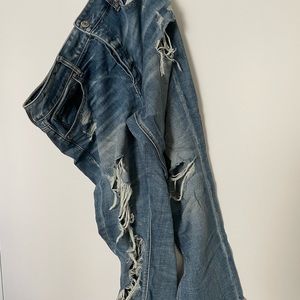 American Eagle Distressed Tomgirl Jean